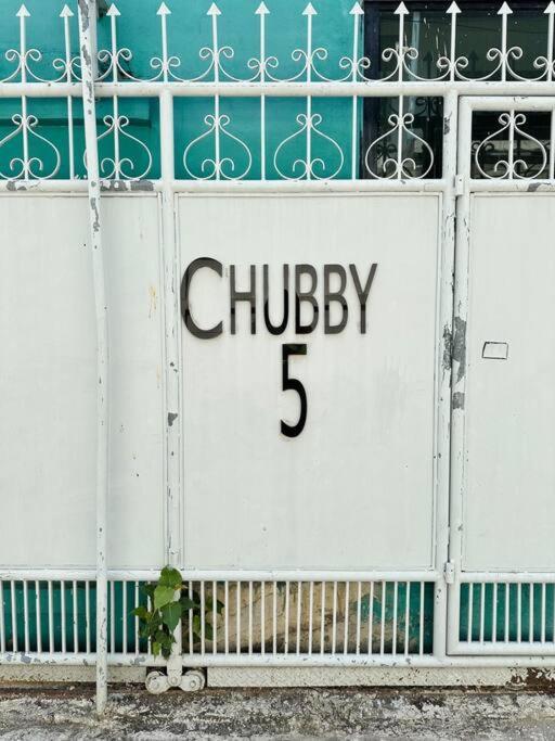 Chubby 5 Room 3 Bangkok Buitenkant foto