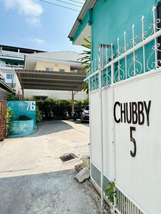 Chubby 5 Room 3 Bangkok Buitenkant foto